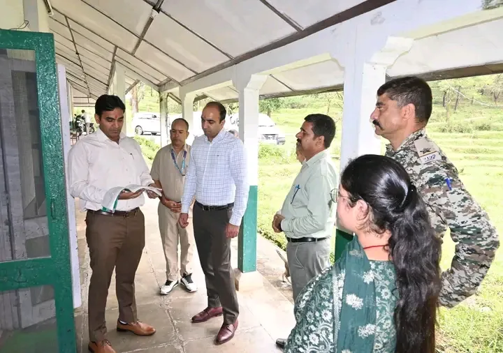 हिमाचल प्रदेश के जिला कांगडा के उपायुक्त ने किया कुष्ठ रोग अस्पताल का दौर