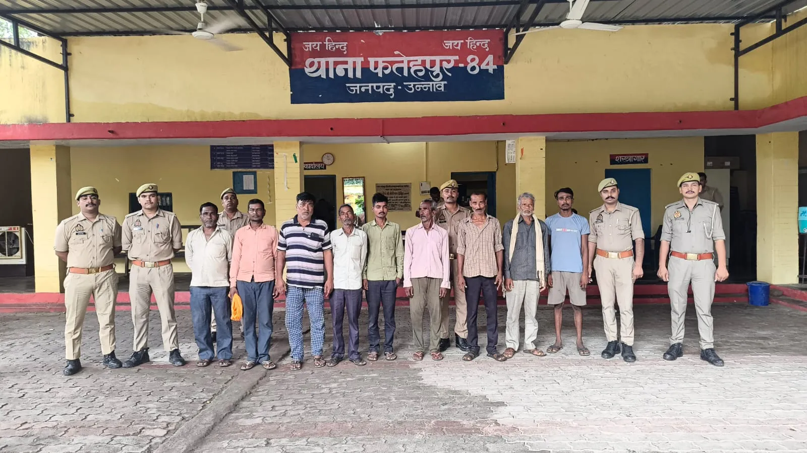 उन्नाव में 9 वारंटी अभियुक्त गिरफ्तार, न्यायालय में किया गया पेश