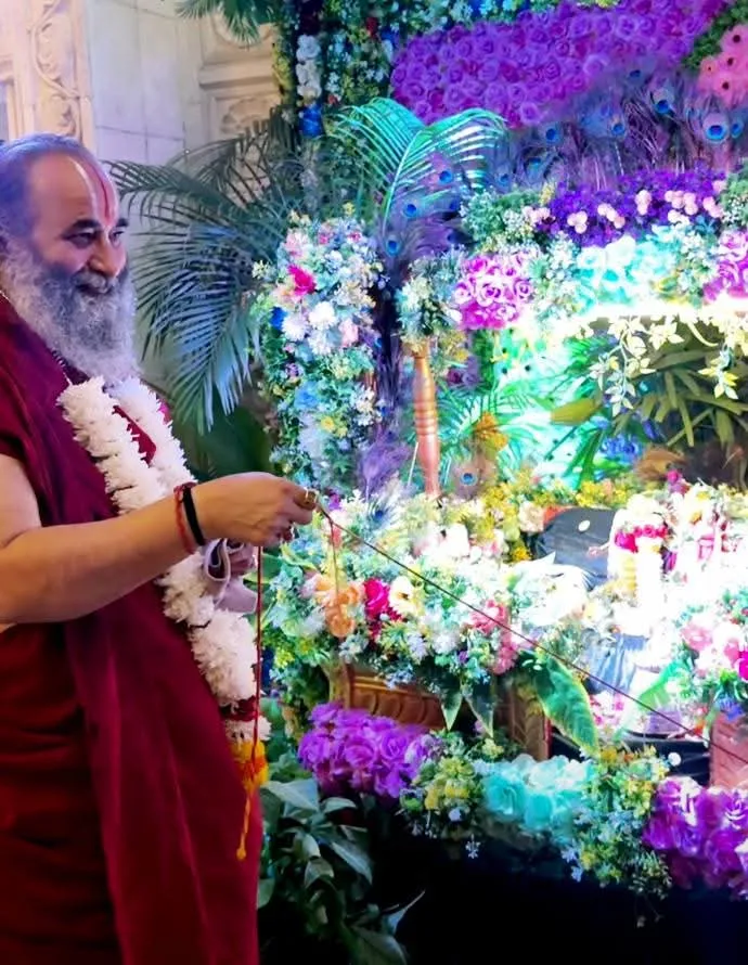 श्रीसिद्धदाता आश्रम में श्रीकृष्ण जन्माष्टमी
शरणागति और दिव्य रासलीला दर्शाती श्रीकृष्ण की पावन झांकियां।