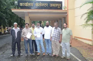 पोल्ट्री कारोबारियों ने मांगी सुरक्षा, कलेक्टर से मुलाकात कर सौंपा ज्ञापन