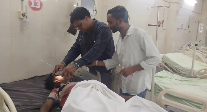 गाँधी नगर तिराहे के पास संदिग्ध हालत में मिला अज्ञात युवक 
जिला अस्पताल मे इलाज के दौरान हुई मौत