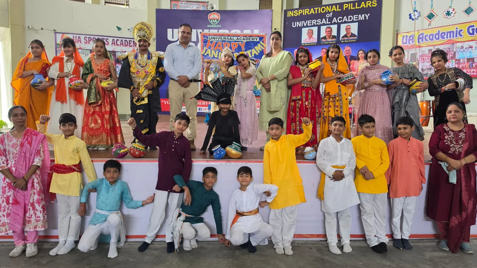यूनिवर्सल अकादमी में धूमधाम से मनाई गई श्रीकृष्ण जन्माष्टमी