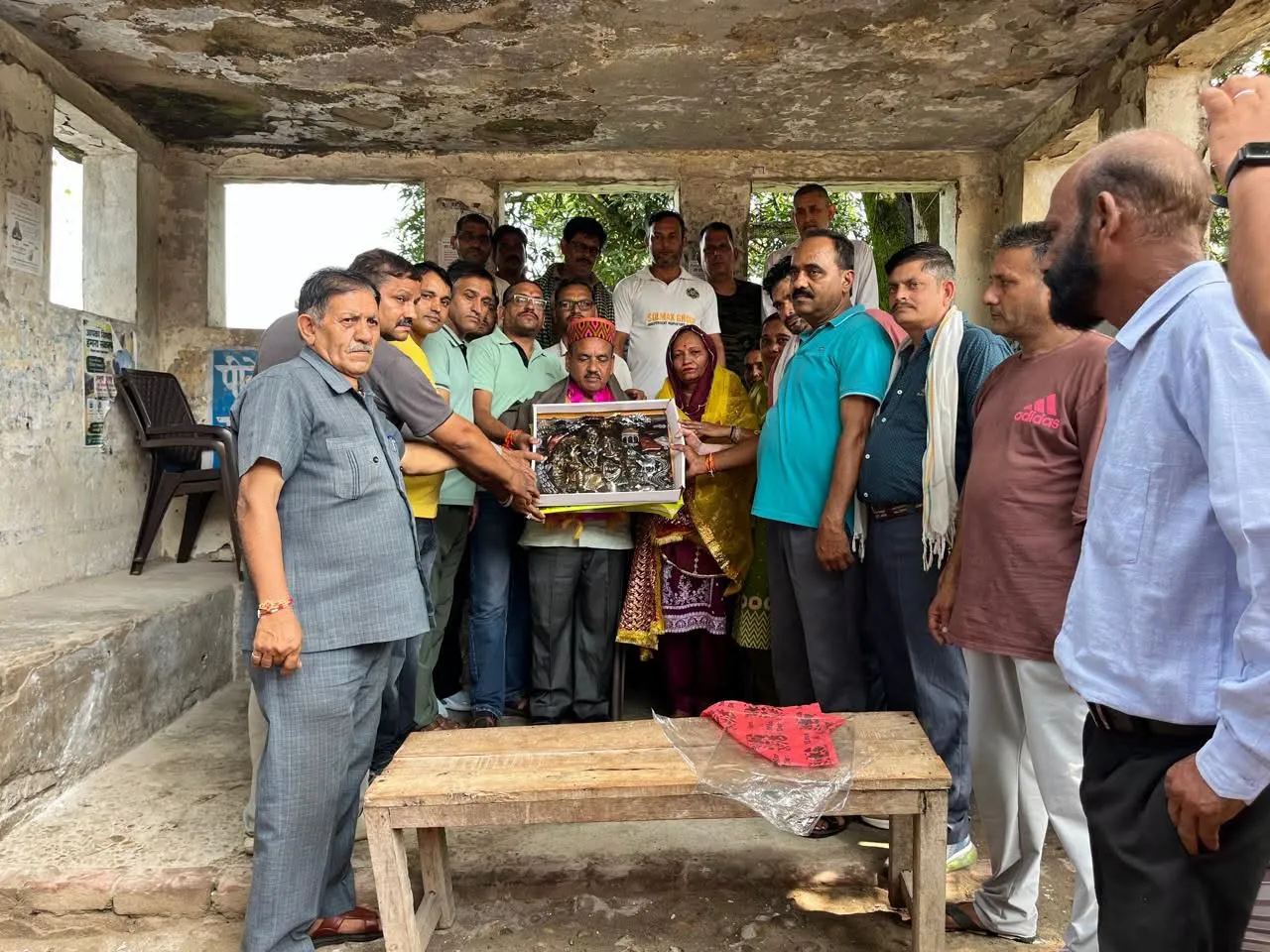 जसवां:परागपुर में इंद्रजीत सिंह को 52 वर्षों की सेवा पर भावभीनी विदाई