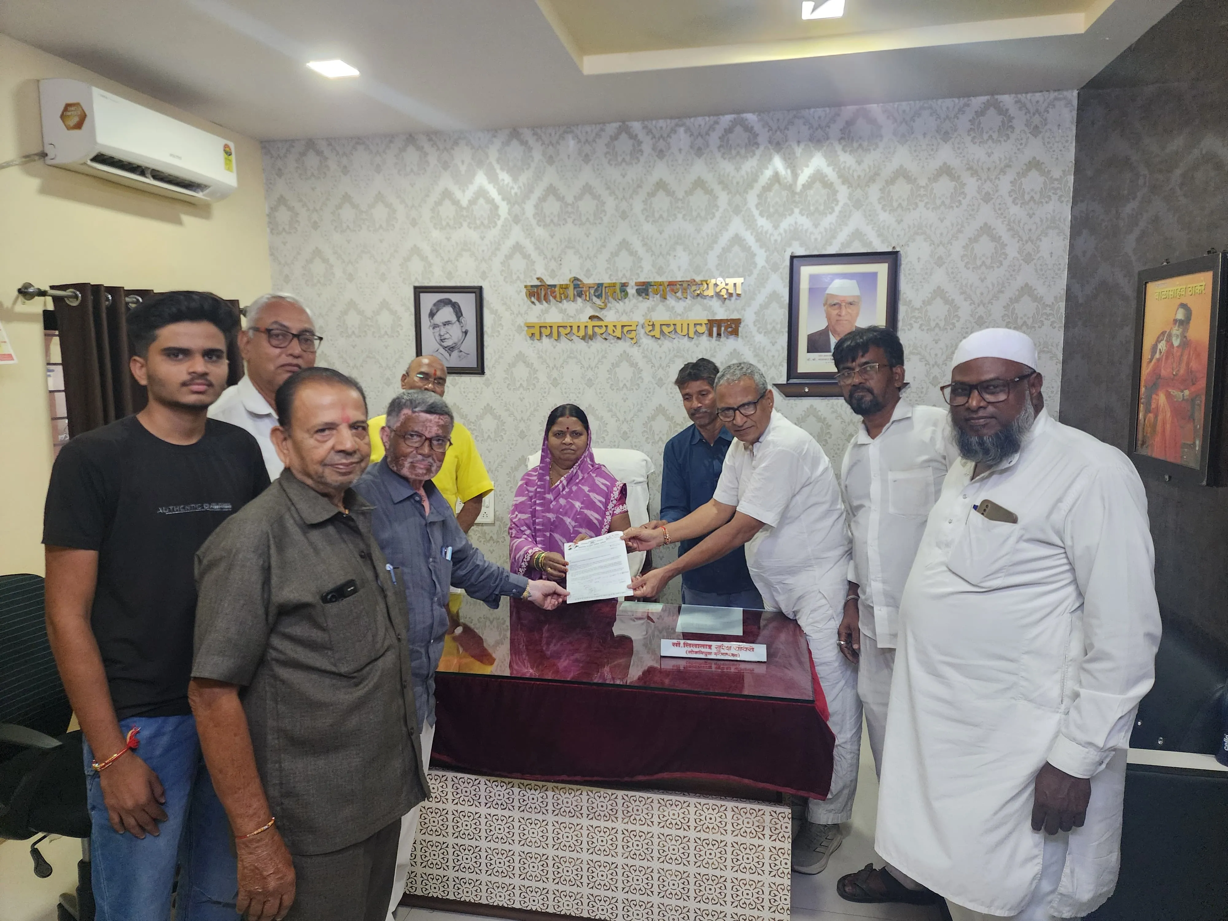 धरणगाव नगरपालिकेने झुमकराम वाचनालय पूर्वीच्या जागी तातडीने सुरू करावे, धरणगाव तालुका व शहर काँग्रेसची मागणी
