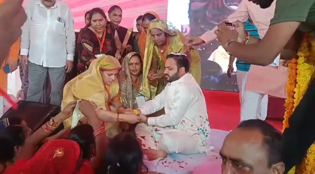 रक्षाबंधन महोत्सव में बेकाबू भीड़ पर बड़ी कार्रवाई, बीघापुर थानाध्यक्ष लाइन हाजिर
