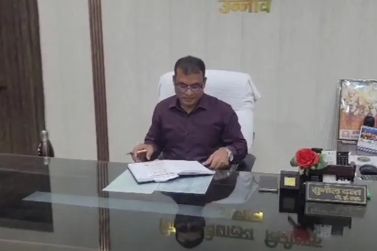 स्कूल में सुबह 8:30 बजे तक ताले, शिक्षक गायब; प्रधानाध्यापक निलंबित, 5 कर्मचारियों पर कार्रवाई