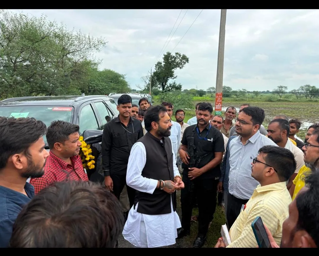विधायक  ने निरिक्षण अतिवृष्टि से फसलों का जल्द मुआवजे दिलाने के दिये निर्देश