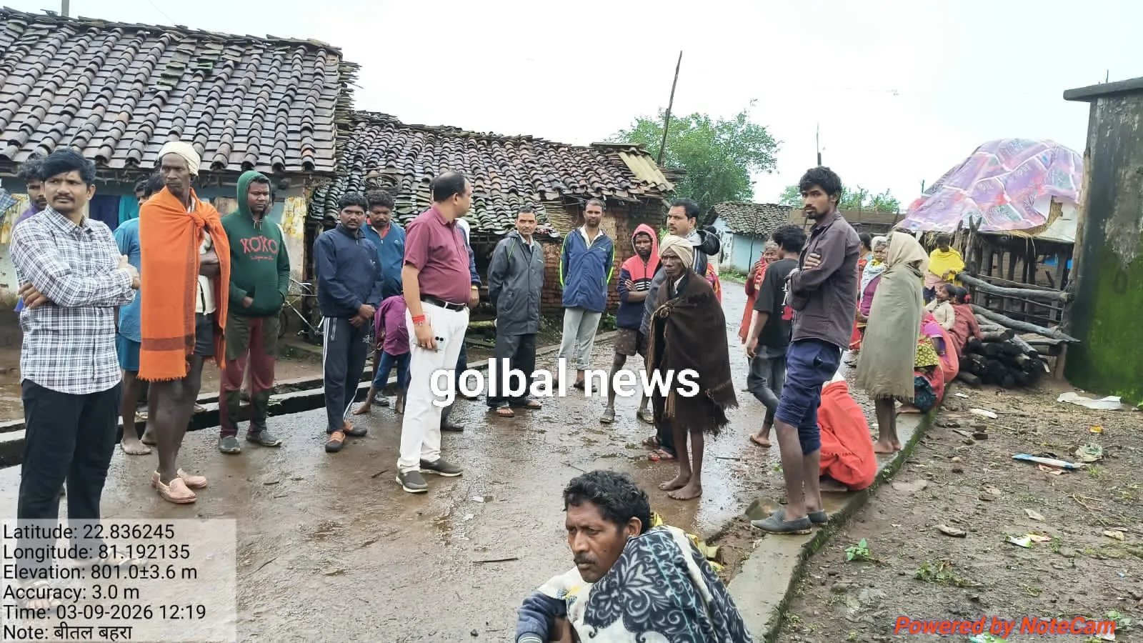 बैगा महिलाओं की शिकायत पर एक्शन, एसडीएम ने पैदल घूमकर देखा गांव और सुनी ग्रामीणों की समस्याएं