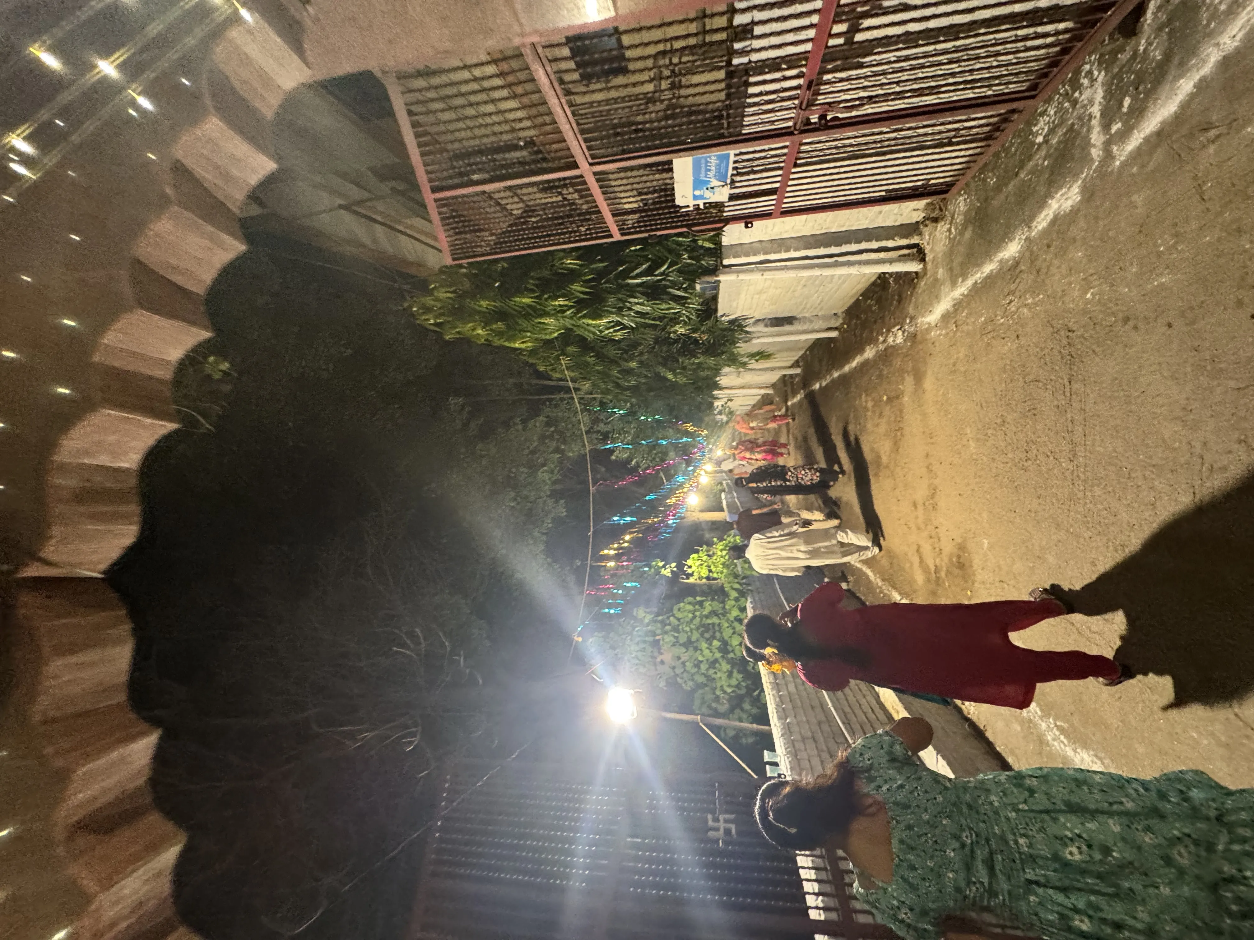 गुरदासपुर में कृष्ण जन्माष्टमी पर आस्था की लहर, मंदिर सजाकर सुरक्षा के कड़े इंतजाम