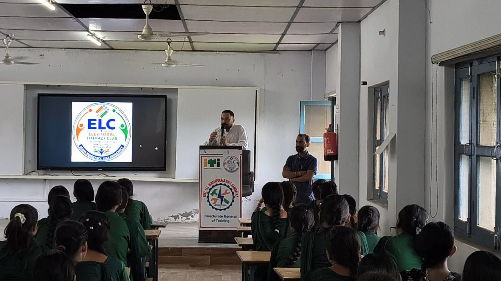 देहरा: आईटीआई नैहरनपुखर में निर्वाचन साक्षरता कार्यक्रम आयोजित