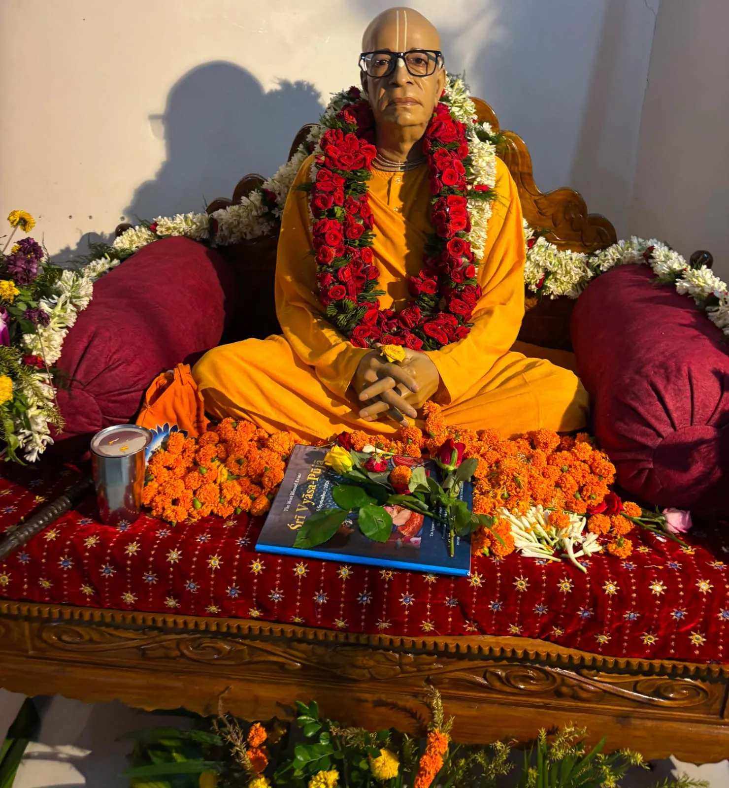 इस्कॉन धनबाद में हर्षोल्लास से मनाया गया नंदोत्सव एवं श्रील प्रभुपाद आविर्भाव दिवस