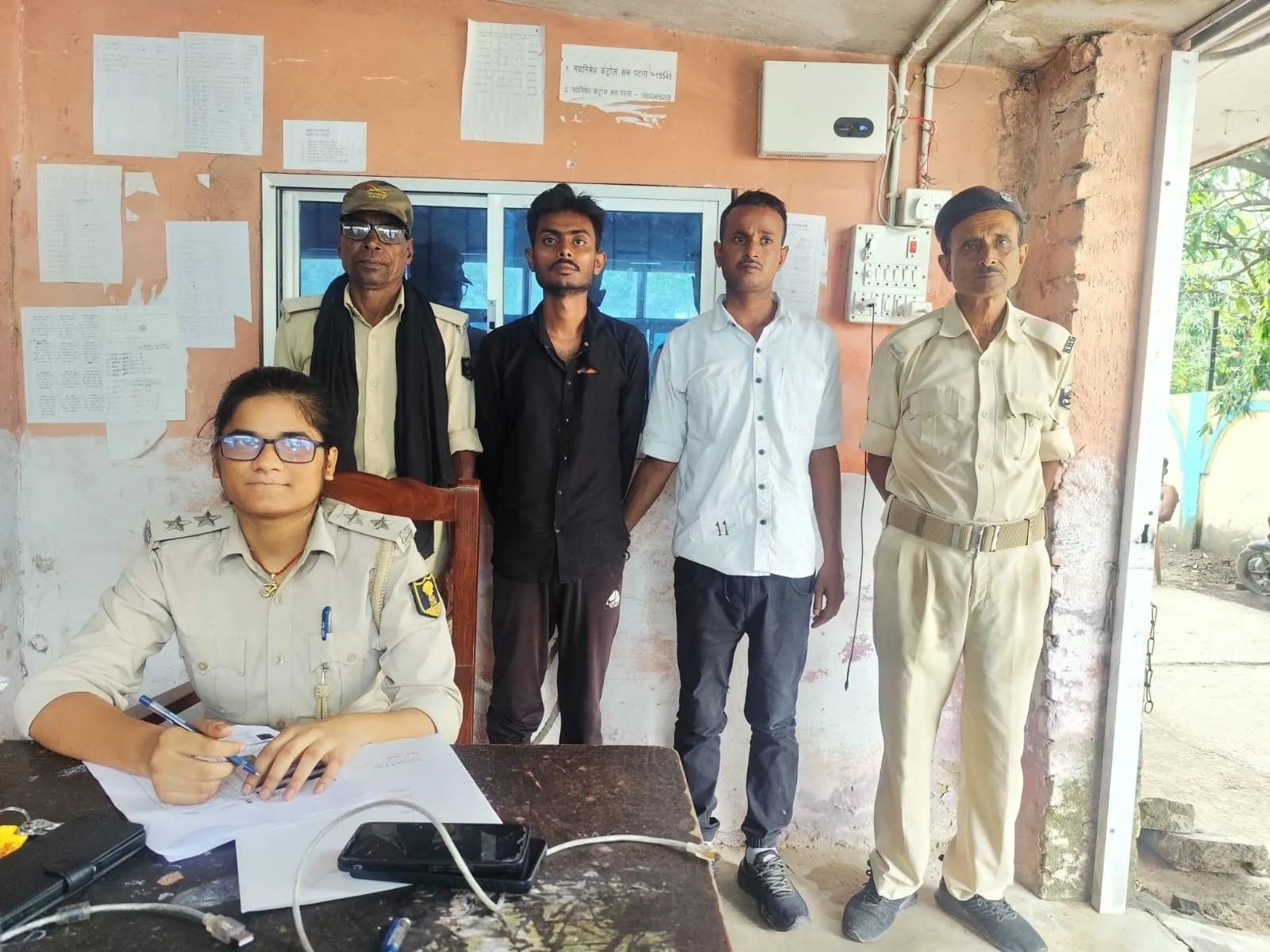 *सुमहुति में शराबियों का तांडव, उत्पाद टीम से उलझे साला-बहनोई, गिरफ्तार कर भेजे गए न्यायिक हिरासत में*