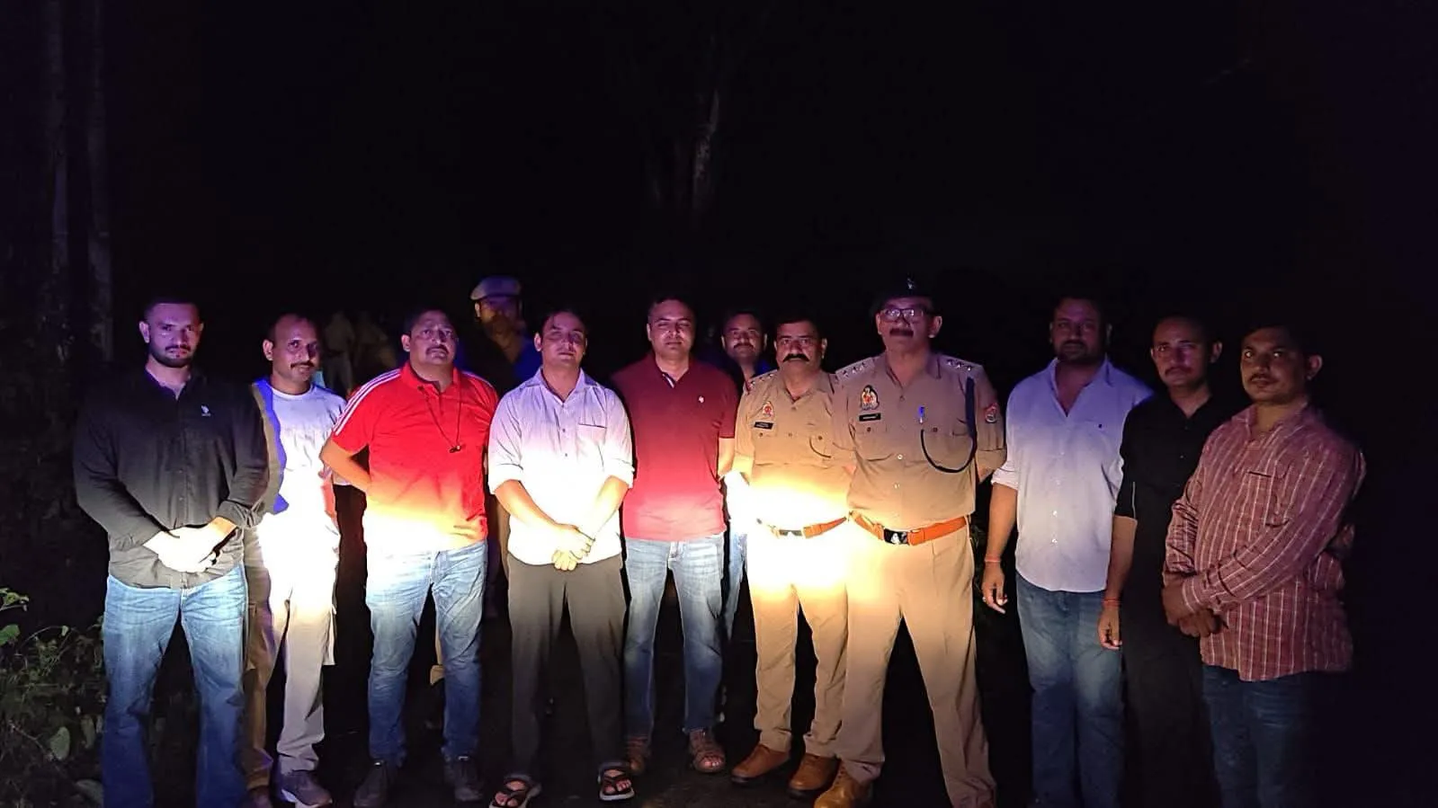 ब्रेकिंग न्यूज आगरा 
फतेहाबाद में पुलिस और बदमाशों के बीच मुठभेड़, दो आरोपी गिरफ्तार; एक के पैर में लगी गोली