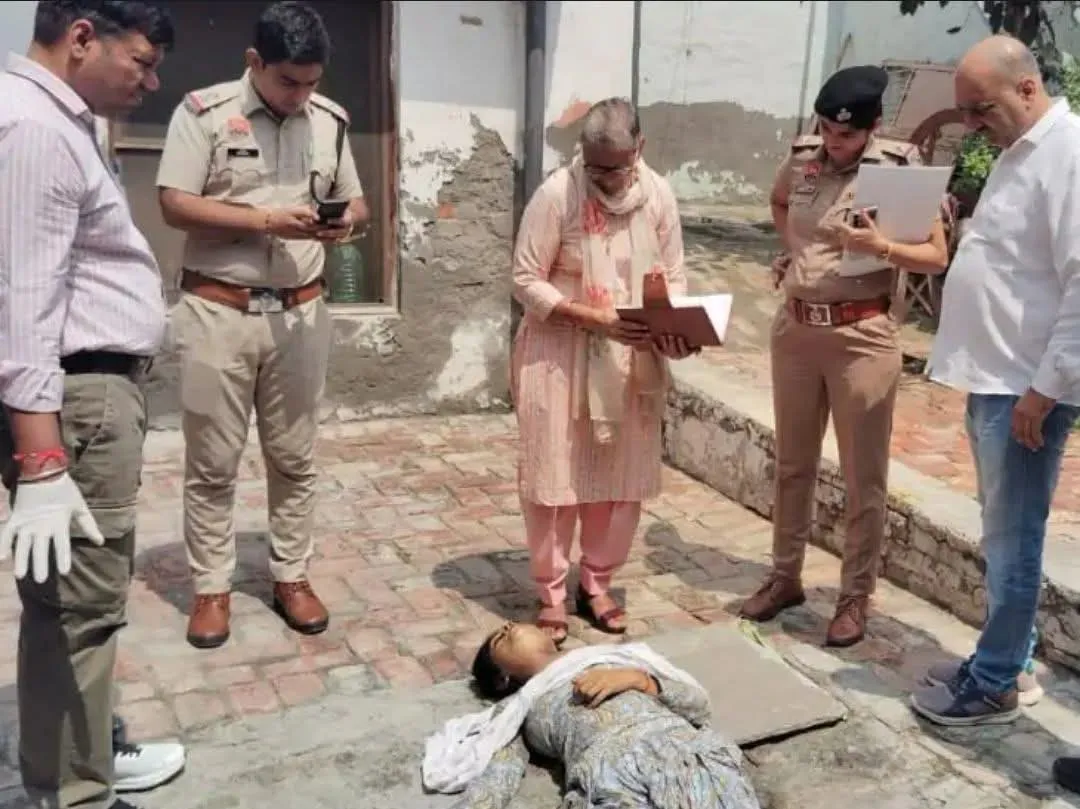 रोहतक में बेटे ने मां की हत्या की, चुन्नी से गला घोंटने का आरोप; खुद थाने पहुंचकर बोला- ‘मैंने मां को मार दिया’