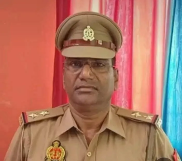 थानेदार के हनीट्रेप-ब्लैकमेलिंग, सुसाइड का मामला-

वाल्टरगंज बस्ती