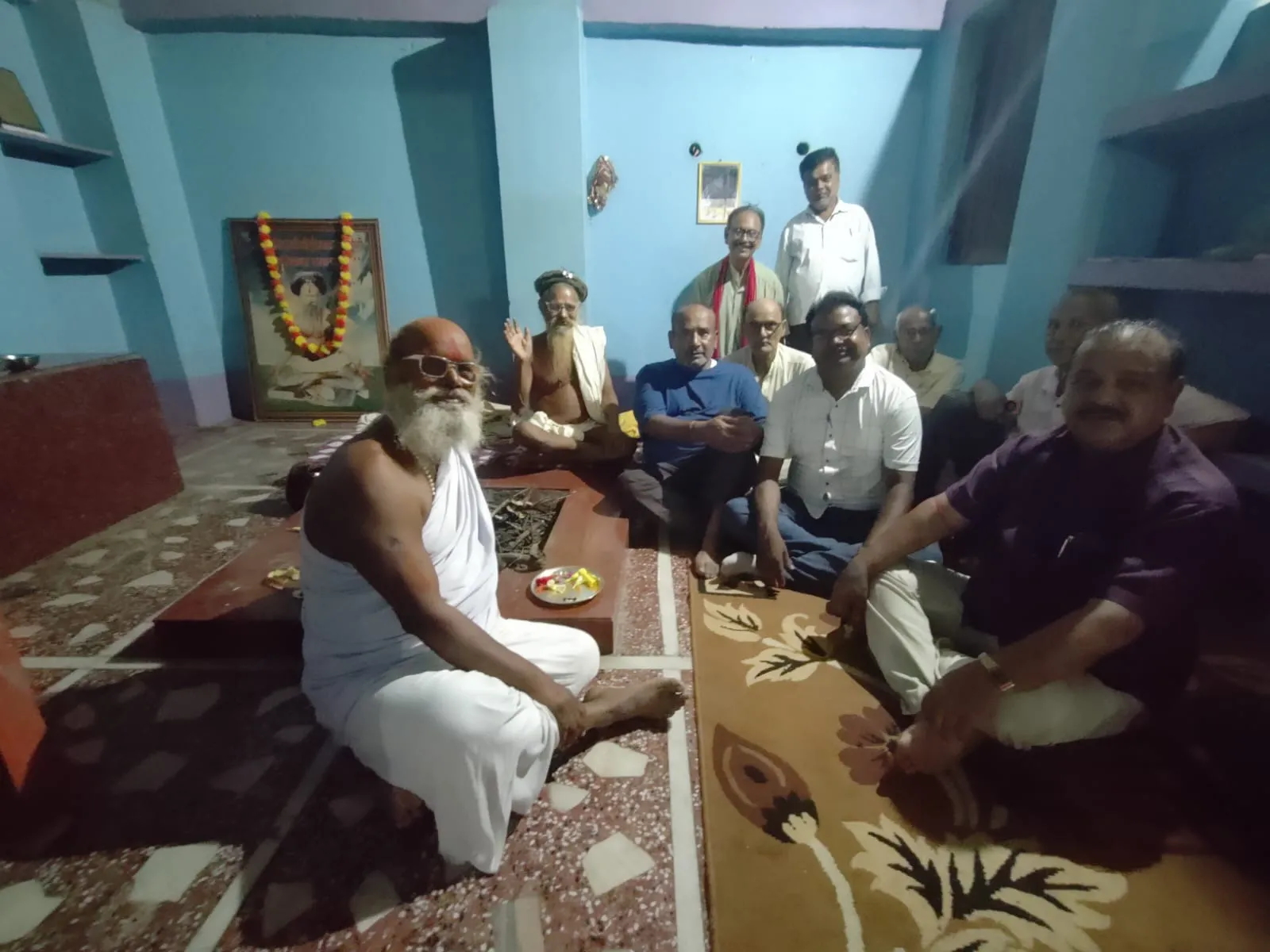 पूर्णिया श्री राम जानकी गोकुल सिंह ठाकुरबारी प्रांगण में रविवार की रात्रि एक विशेष बैठक का आयोजन किया गया .