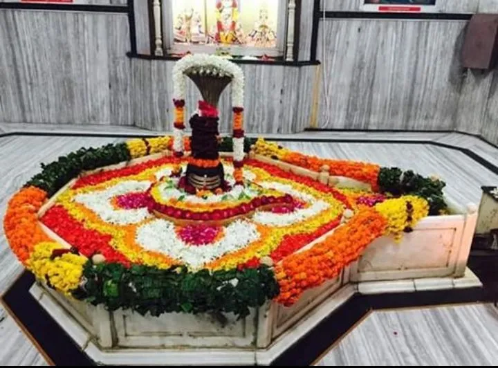 प्राचीन शंकर मंदिर में रोज सजती है आस्था की शाम, संध्या आरती में उमड़ते हैं श्रद्धालु