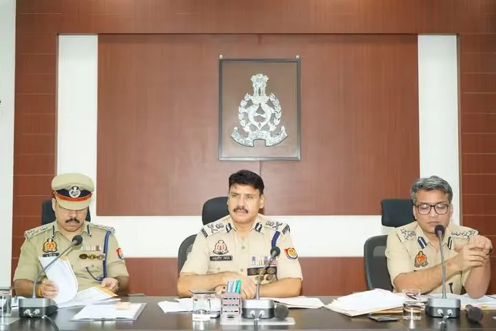 मासिक अपराध समीक्षा गोष्ठी में पुलिस आयुक्त श्री रघुबीर लाल महोदय ने दिए महत्वपूर्ण दिशा-निर्देश
