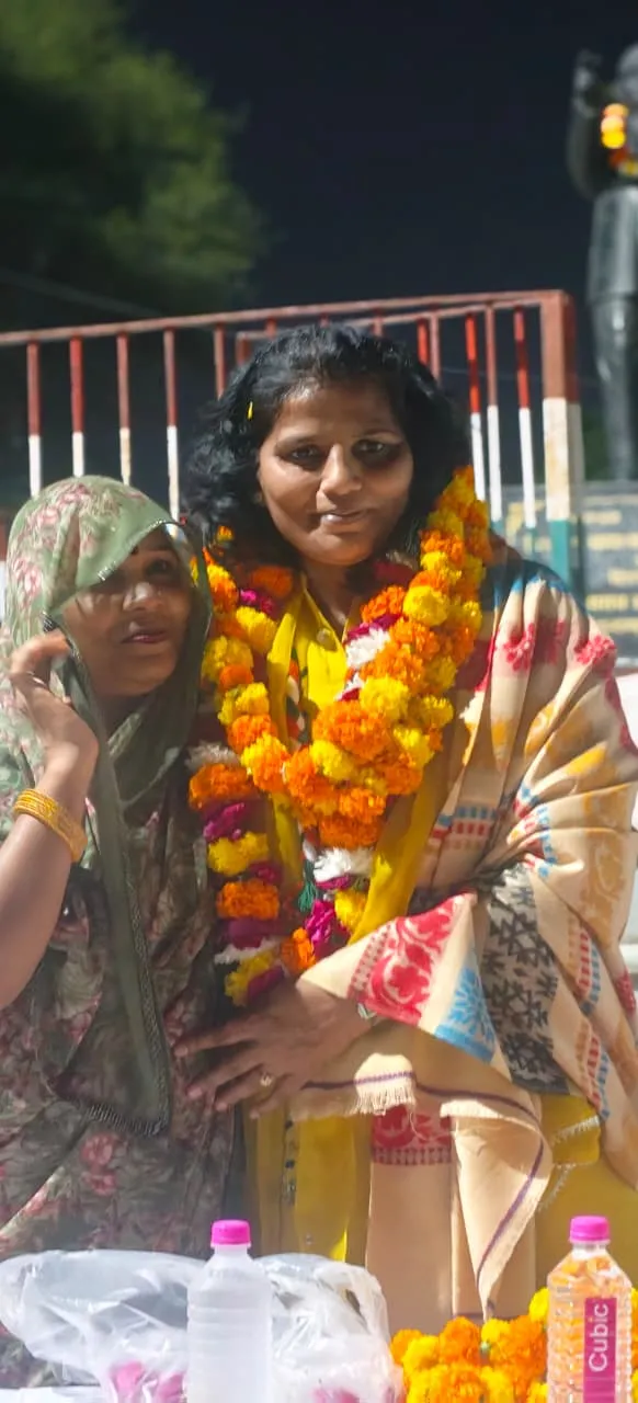 घर-घर जाकर जनसंपर्क किया।
