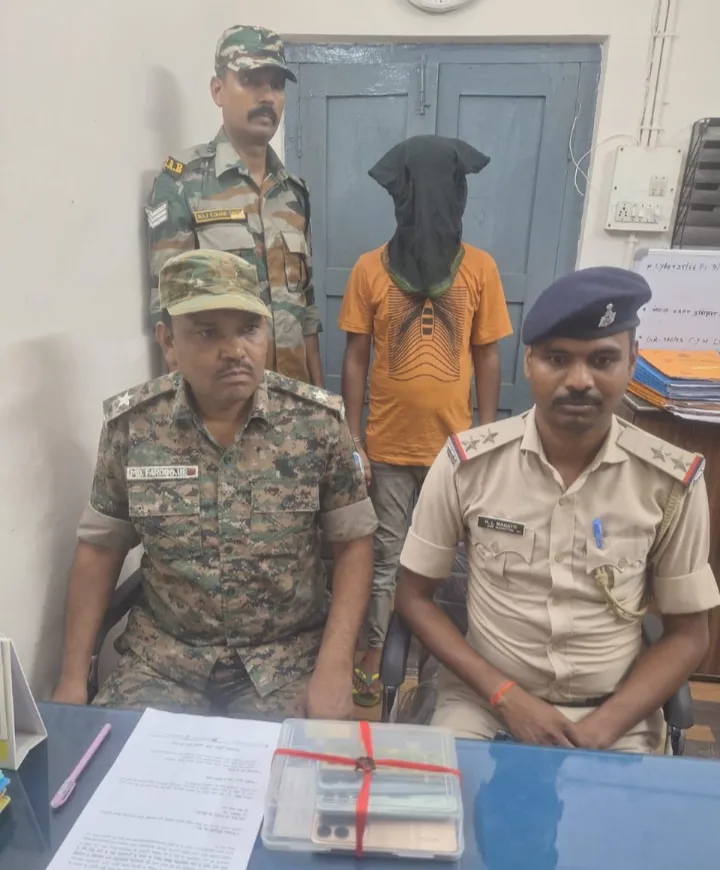 JAMTARA : क्रेडिट कार्ड बंद होने का झांसा देकर साइबर ठगी करने वाला आरोपी गिरफ्तार, 4 मोबाइल व 5 सिम बरामद