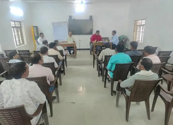 डुमरियागंज में 13 जर्जर एवं निष्प्रयोज्य भवनों की नीलामी सम्पन्न