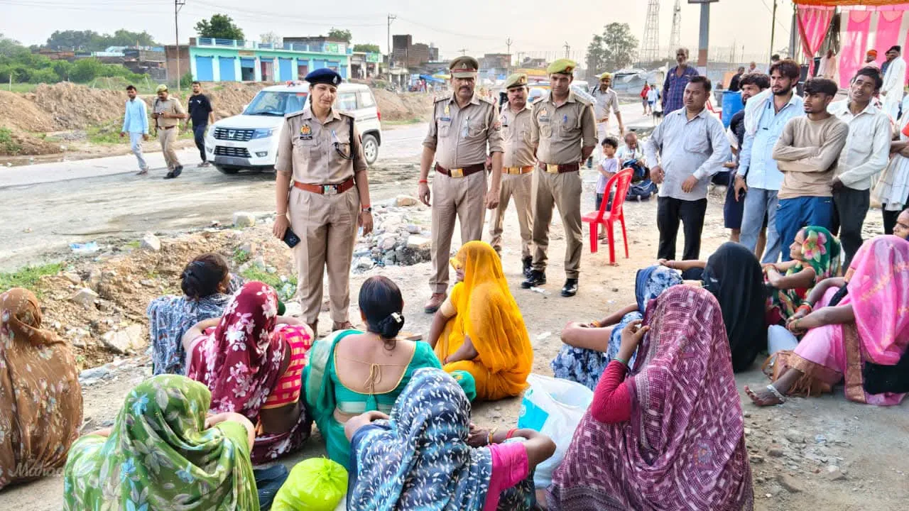 महोबा पुलिस अधीक्षक के निर्देशन पर अपर पुलिस अधीक्षक बंदना ने कामतानाथ दर्शन करने जा रहे श्रद्धालुओ की बढ़ाई सुरक्षा