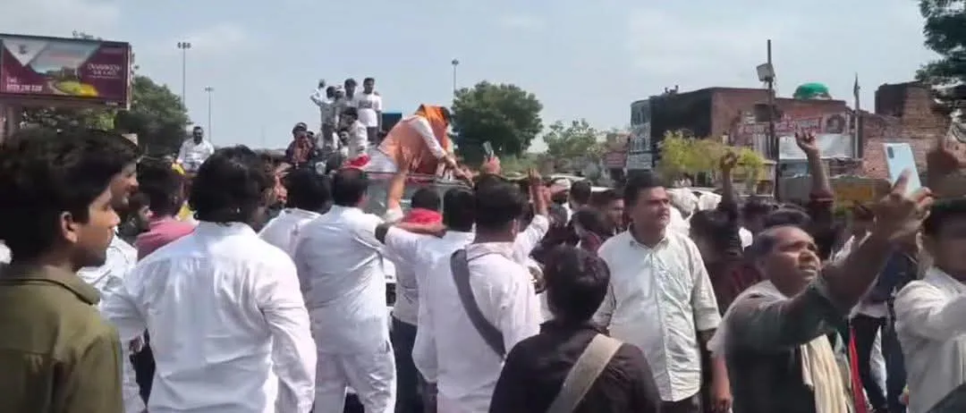 ब्रेकिंग न्यूज़ आगरा 
धारा 163 लागू, फिर भी निकला भाजपा नेता का शक्ति प्रदर्शन?
