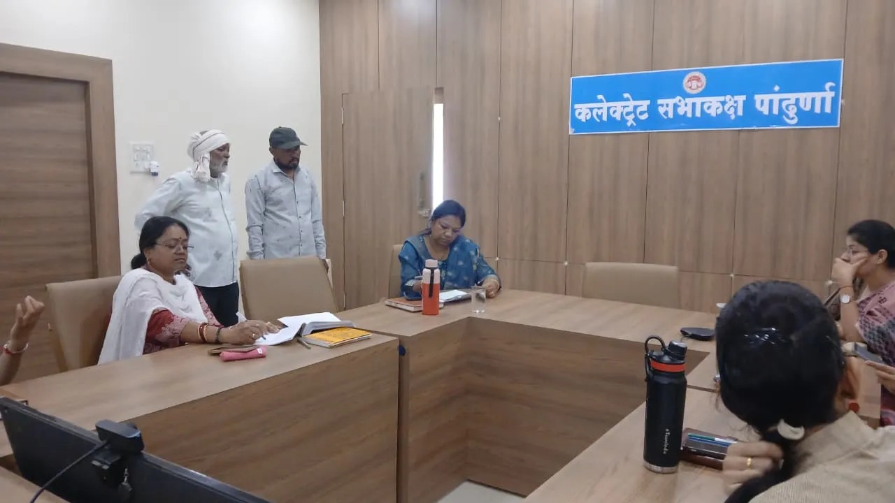 जनसुनवाई में अपर कलेक्टर ने सुनी नागरिकों की समस्याएं,अधिकारियों को आवेदनों पर नियमानुसार कार्रवाई के दिए निर्देश