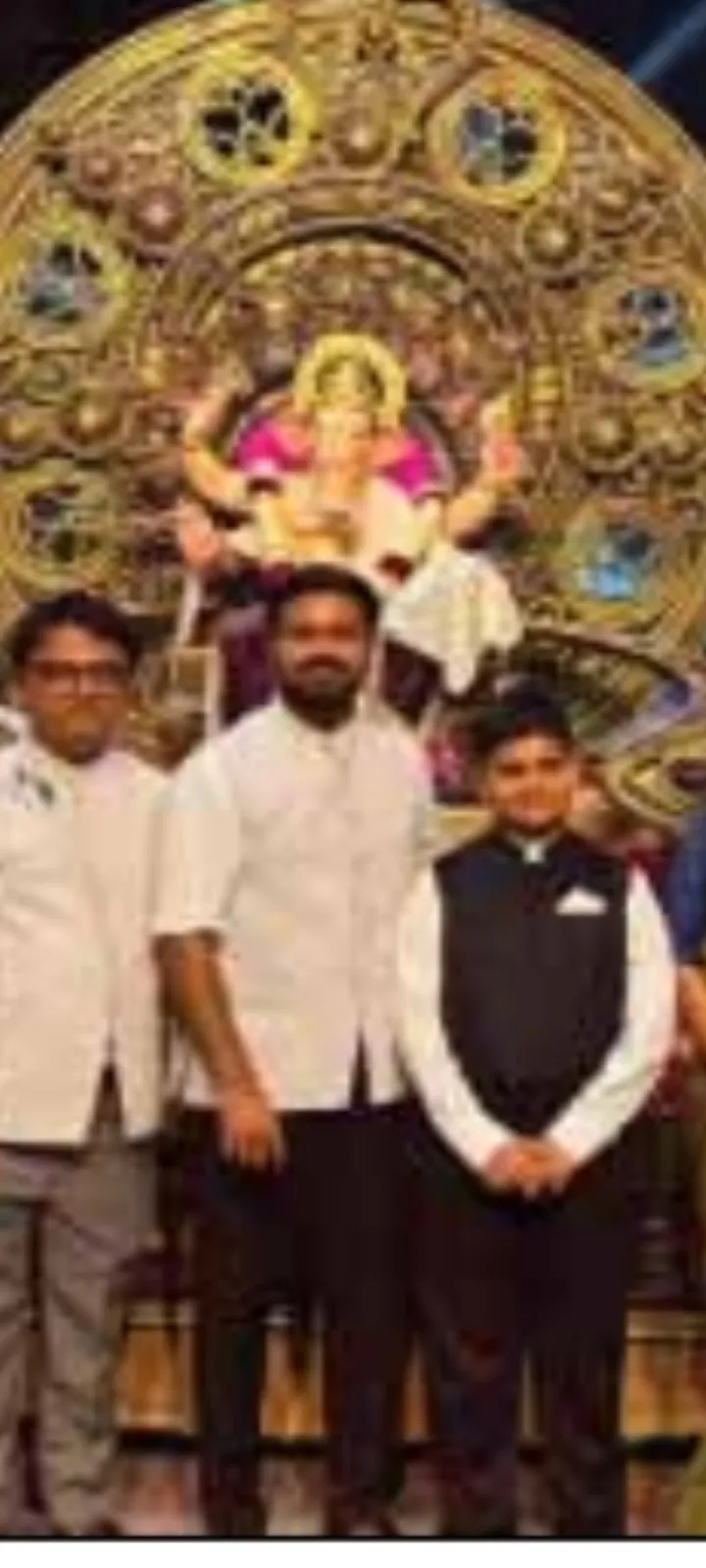 એલ પી સવાણી વિધિયાલય માં અડાજણ ગણપતિ બાપા નું ભાવિય આગમન