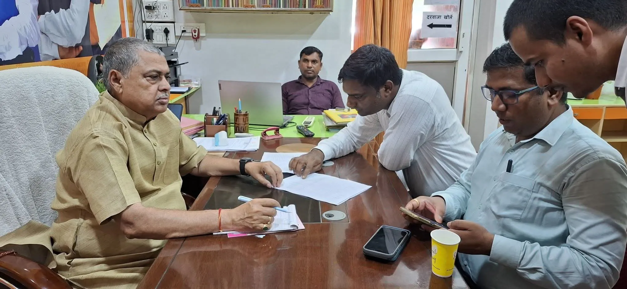 विधायक विजय खेमका ने नगर विकास एवं आवास विभाग के तहत पूर्णिया में चल रही विभिन्न विकास योजनाओं की प्रगति को लेकर समीक्षा