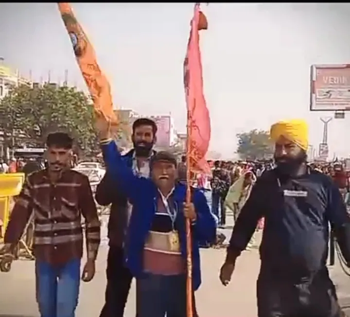 ਹਰਗੋਬਿੰਦਪੁਰ ਤੋਂ ਖੱਟੂ ਸ਼ਾਮ ਦਰਸ਼ਨ ਕਰਨ ਜਾਂਦੀਆਂ ਸੰਗਤਾਂ ਮੱਥਾ ਟੇਕਣ ਜਾਂਦੀਆਂ ਹੋਈਆਂ ਸੰਗਤਾਂ ਜੈਪੁਰ  ਤੋਂ
