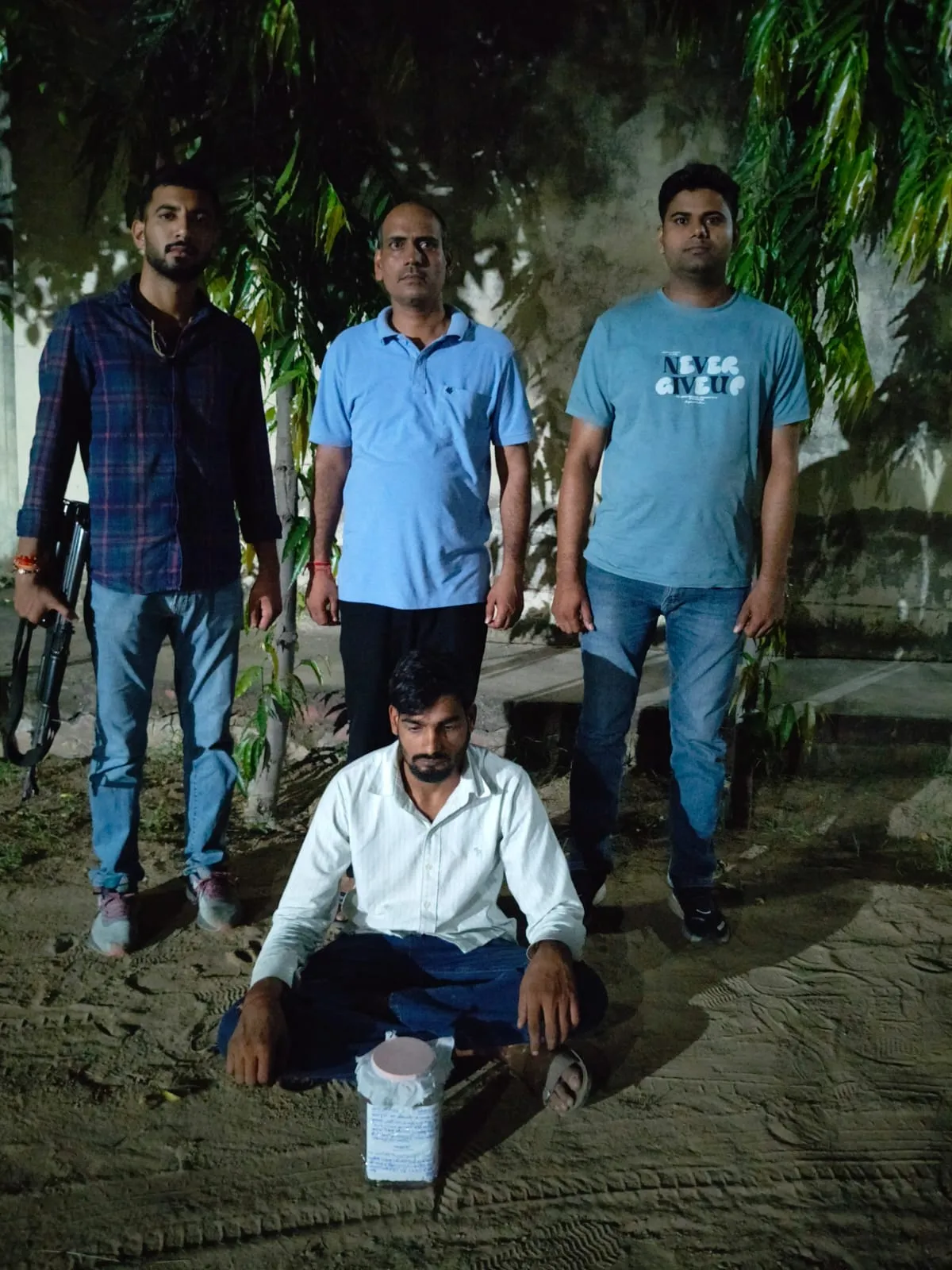 रंजिश में वारदात की तैयारी कर रहा हिस्ट्रीशीटर दबोचा
देसी रिवॉल्वर और 10 जिंदा कारतूस बरामद, आरोपी पर पहले से 15 मुकदमे