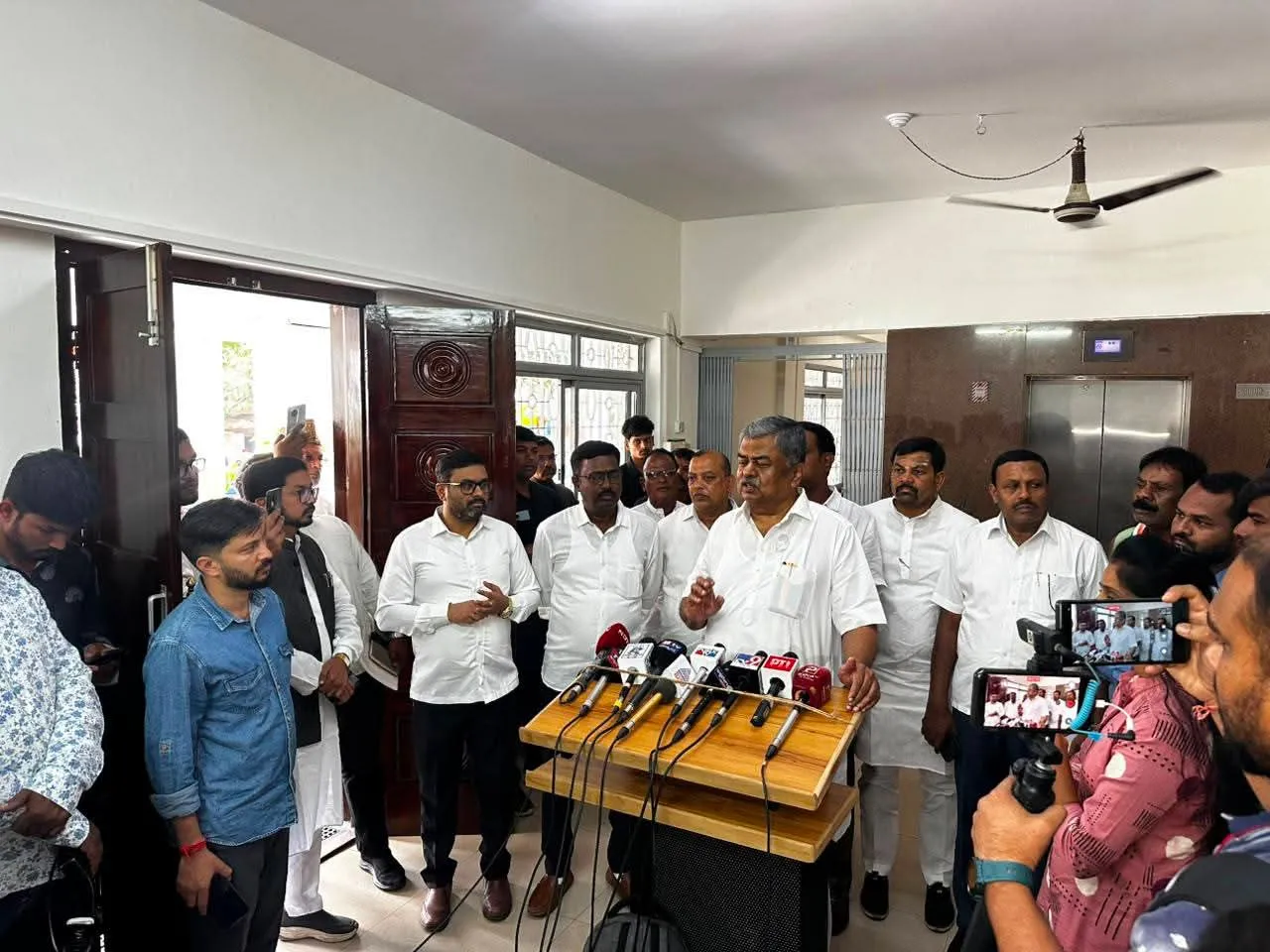 ಸತೀಶ್ ಜಾರಕಿಹೊಳಿ ವಿರುದ್ಧ ಇಡಿ ದಾಳಿ ರಾಜಕೀಯ ಪ್ರೇರಿತ: ಸಿಎಂ ಡಿ ಕೆ ಶಿವಕುಮಾರ್
