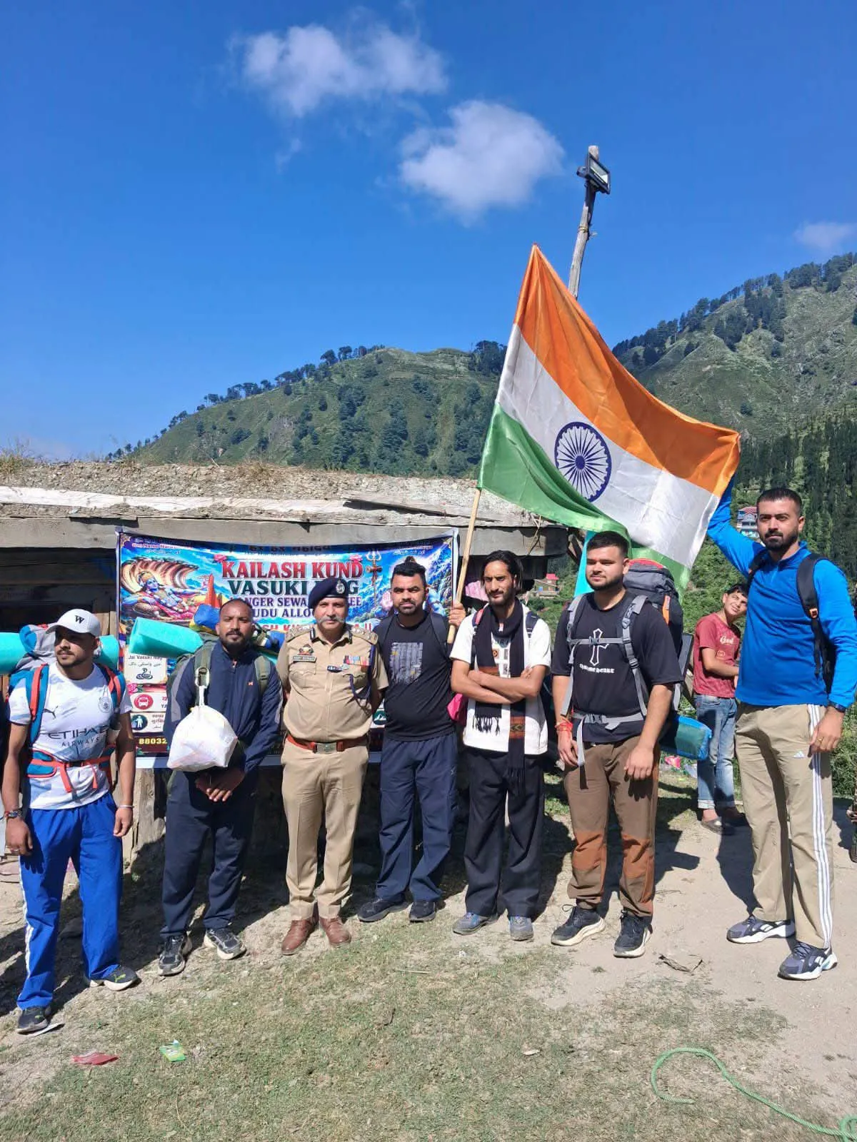 🚩 DIG शिव कुमार शर्मा ने डुडू से कैलाश कुंड यात्रा को हरी झंडी दिखाकर किया रवाना
