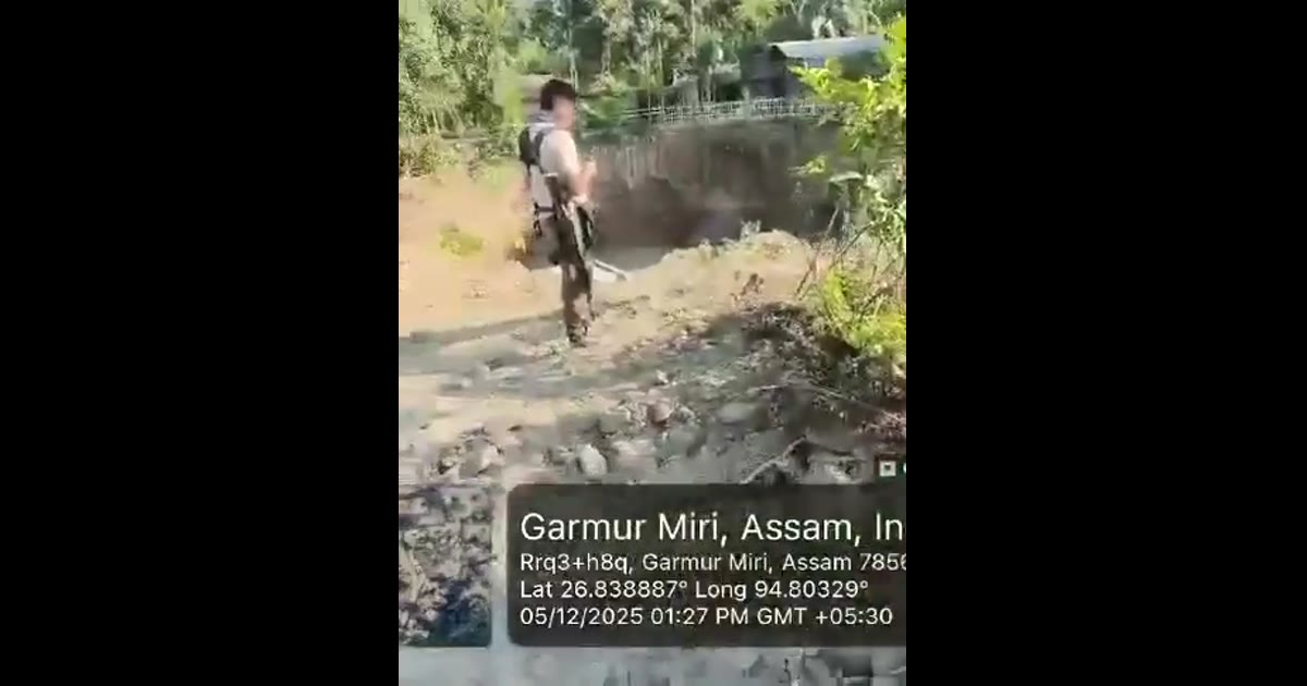 असम की बाढ़: दिखौ नदी के किनारे कथित अवैध खनन को लेकर तेज हुआ विवाद