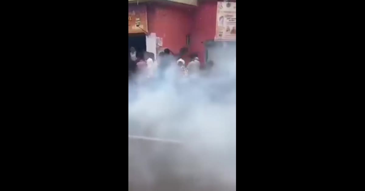 सिद्धार्थनगर के शोहरतगढ़ में ईद-ए-मिलाद-उन-नबी जुलूस के दौरान प्रतिबंधित हाथगोले से बेखौफ आतिशबाज़ी ,पुलिस पर सवाल