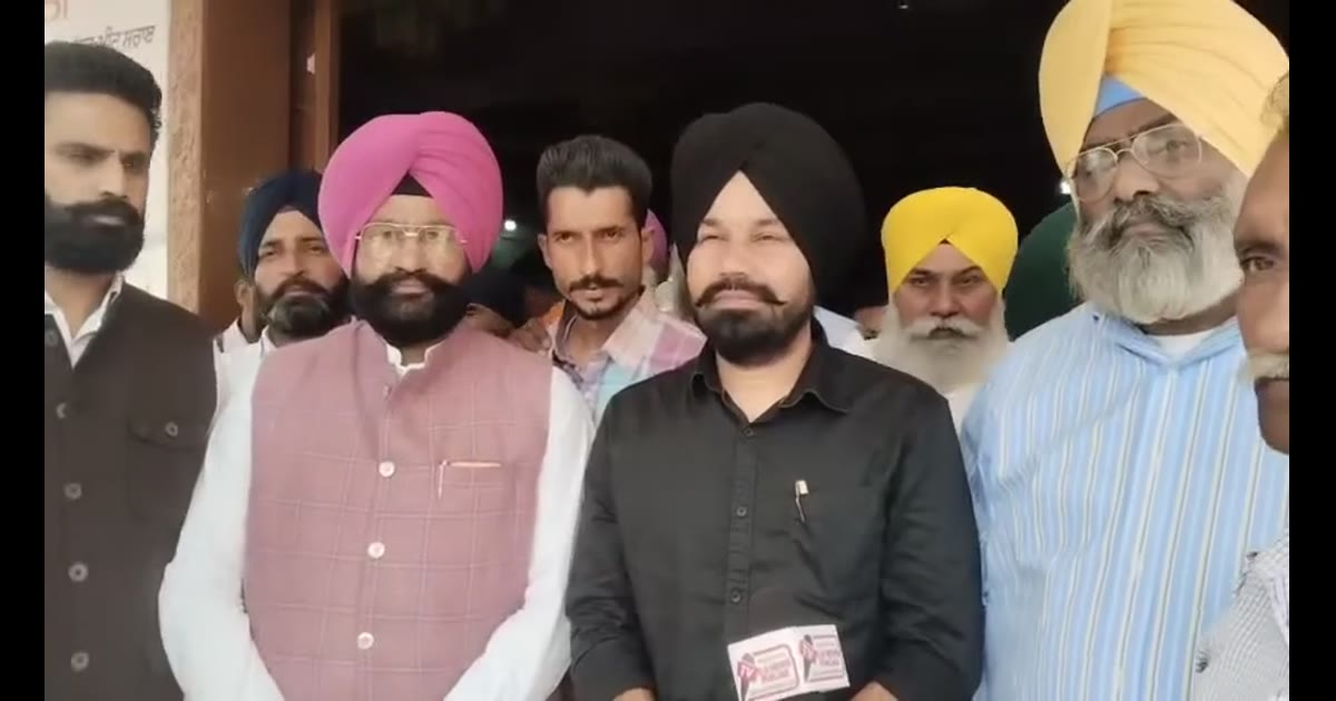 ਕਸਬਾ ਘੁਮਾਣ ਬਾਬਾ ਨਾਮ ਦੇਵ ਪੈਰਿਸ  ਵਿੱਚ ਯੁੱਧ  ਨਸ਼ਿਆਂ ਵਿਰੁੱਧ ਆਮ ਪਾਰਟੀ  ਦੀ ਮੀਟਿੰਗ ਹੋਈ ਜਿਸ ਵਿੱਚ ਹਲਕੇ ਦੇ ਪੰਚਾਂ ਸਰਪੰਚਾਂ ਨੇ ਭਾਗ ਲਿ