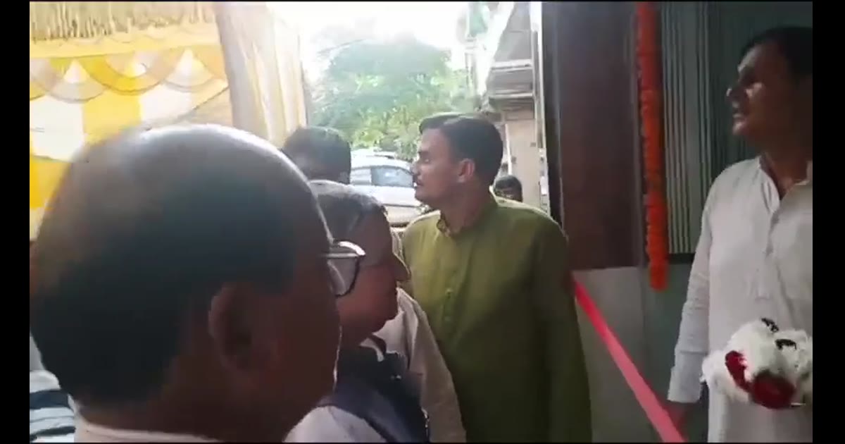 डीएलएफ वार्ड के पार्षद रामनिवास त्रिपाठी जी की अध्यक्षता में स्थानीय निवासियों के लिए एक नया कार्यालय खोला गया।