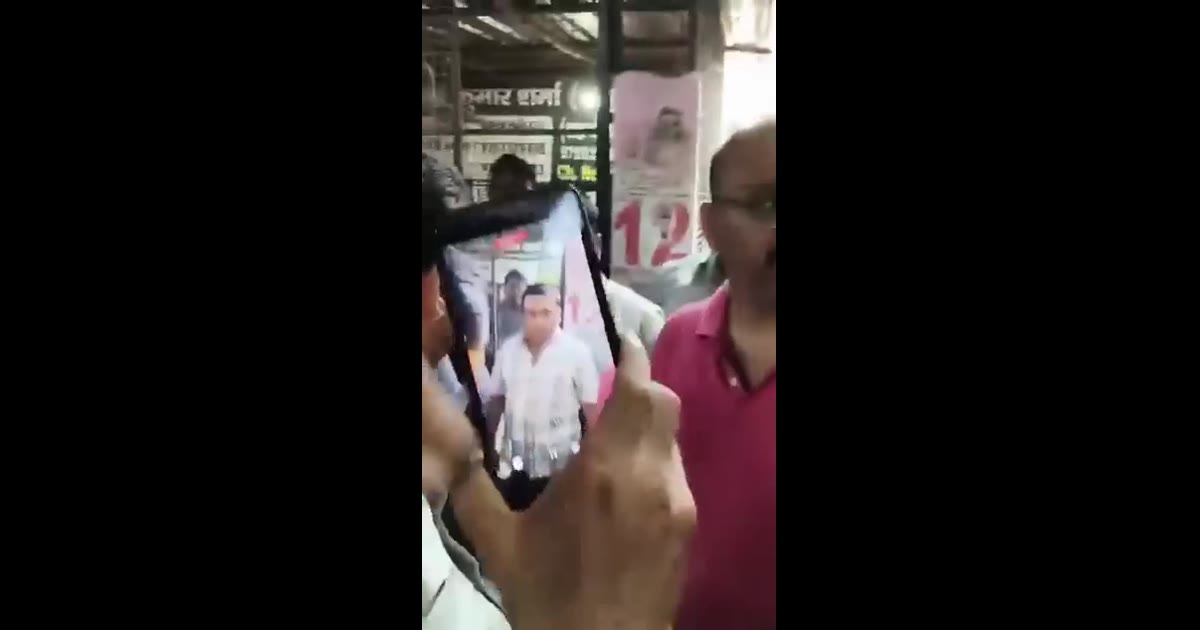 मुरादाबाद में एंटी करप्शन ब्यूरो ने डिप्टी डायरेक्टर चकबंदी के पेशकश सुभाष चंद्र को 50000 के रिश्वत लेते हुए किया गिरफ्त