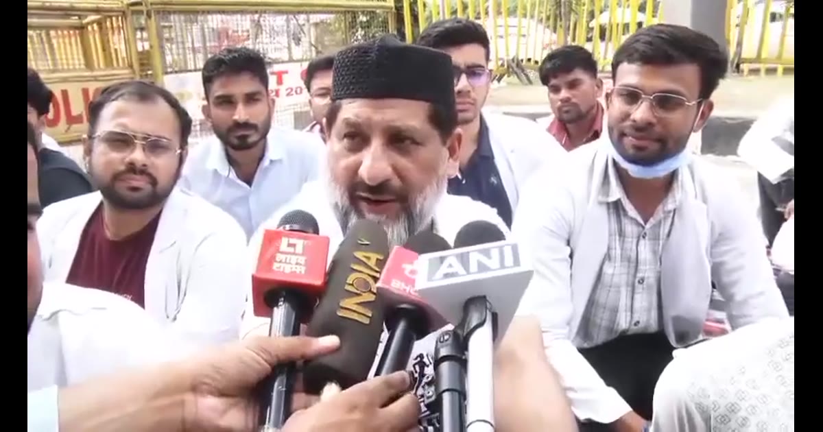 भोपाल में इंटर्न डॉक्टरों के समर्थन में उतरे विधायक आरिफ मसूद