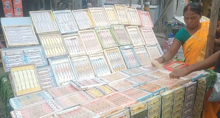 रक्षाबंधन के अवसर पर शहर में सजने लगी राखी की दुकान।